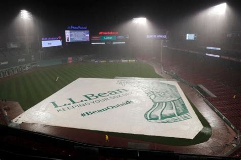 Mets-Red Sox suspended Friday due to rain, will play split-doubleheader Saturday